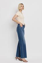 Load image into Gallery viewer, High Rise Full Length Loose Jeans
