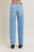 Load image into Gallery viewer, Patch Pocket Logan Dad Jean
