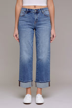 Load image into Gallery viewer, Ella Mid Rise 28&quot; Inseam
