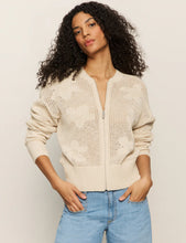 Load image into Gallery viewer, Flower Pop Open Stitch Jacket
