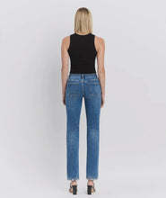 Load image into Gallery viewer, Mid Rise Regular Straight 32"
