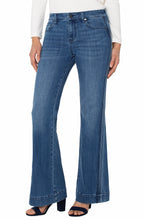 Load image into Gallery viewer, Hannah Flare 32&quot; Inseam
