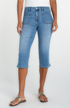 Load image into Gallery viewer, Patch Pocket Capri

