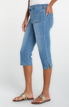 Load image into Gallery viewer, Patch Pocket Capri
